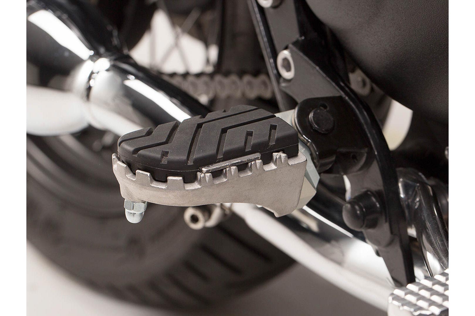Kit de suport pentru picioare SW-Motech ION - Triumph Bonneville/T100 (04-16), Scrambler (05-). Figura 1