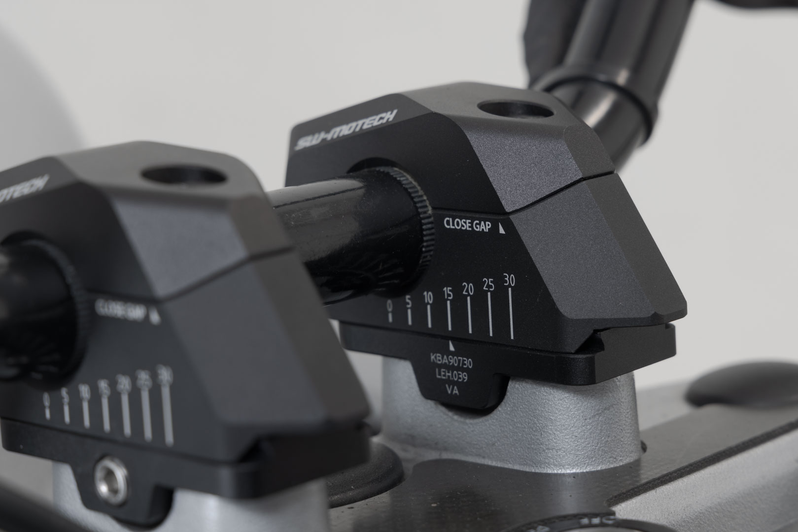 Variabilă spate cu bară SW-Motech pentru ghidon Ø22 - H=25mm. Spate 5/10/15/20/25/30 mm. Negru. Figura 3