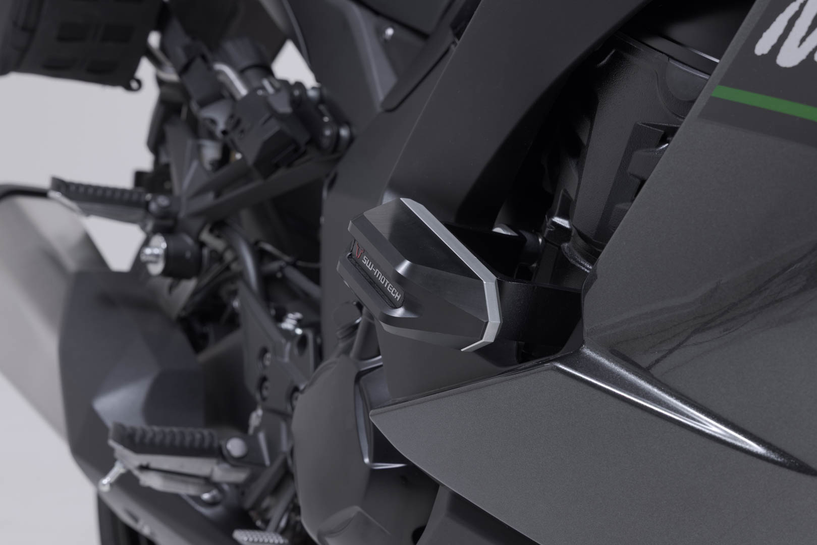 SW-Motech Frame slider kit - Svart. Kawasaki Ninja 1000SX, 1100 SX/SE. Figur 2