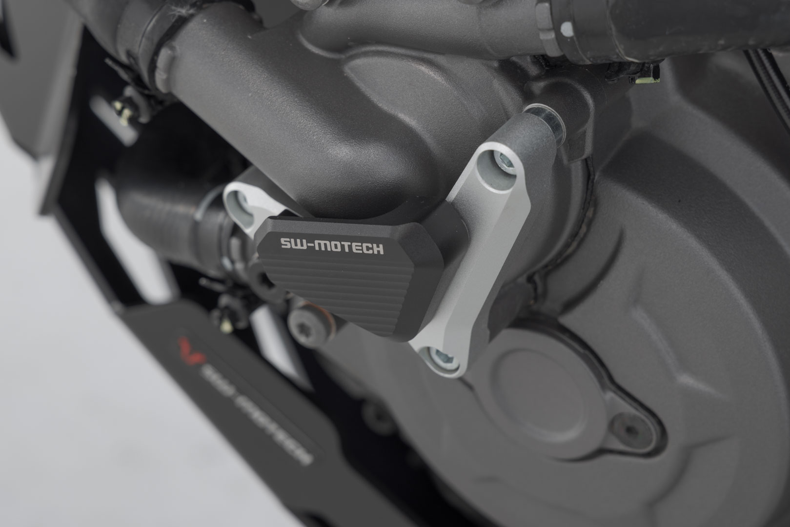 Protezione pompa SW-Motech Acqua - Argento/nero. Modelli Ducati. Figura 3