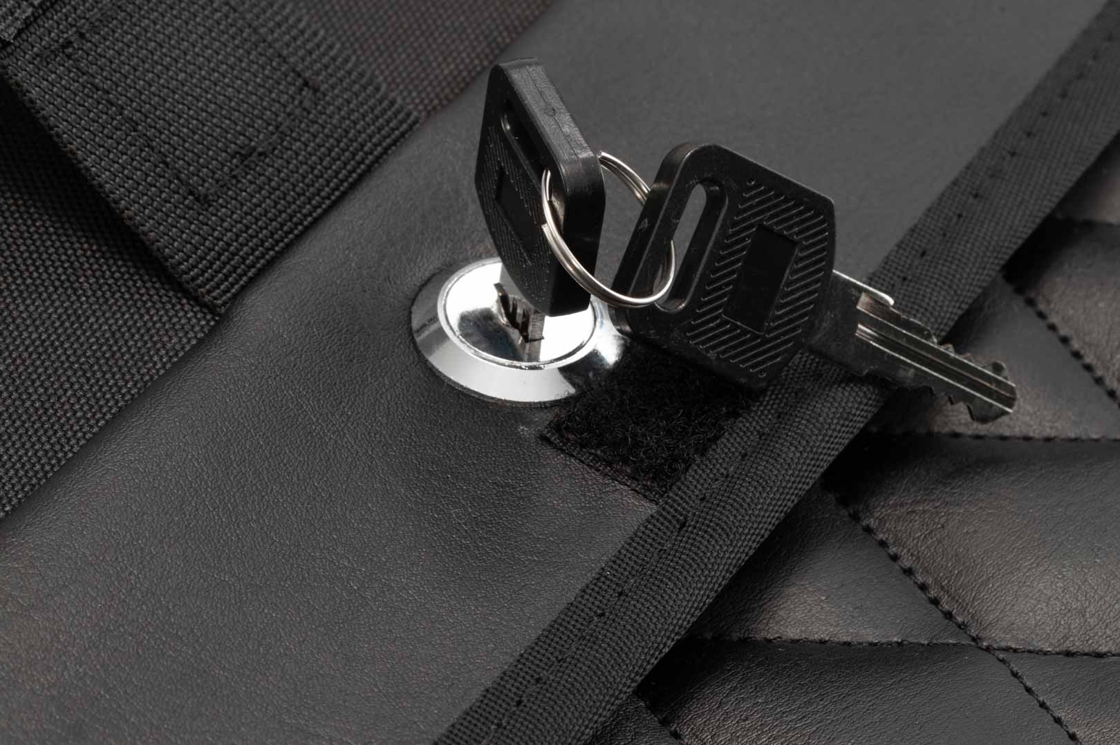 SW-Motech Legend Gear side bag LH1 - 19.5 l. 600D Polyester/Leatherette. For SLH right. Figure 2