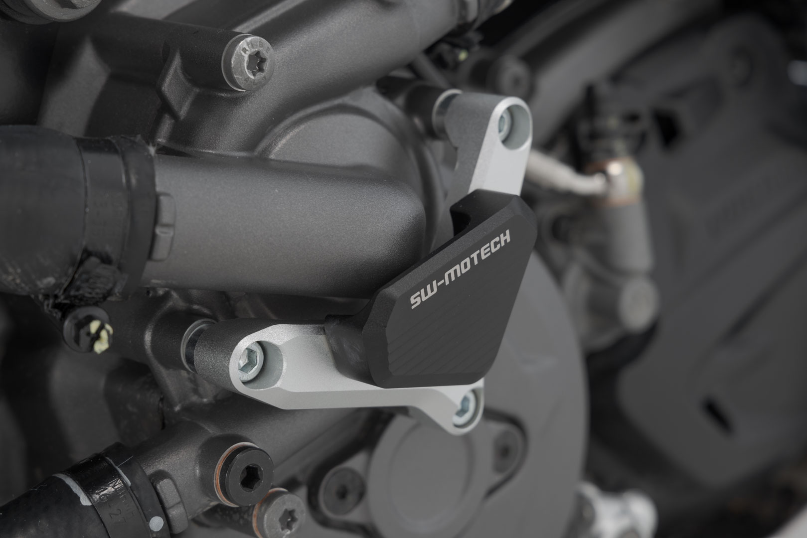 Protezione pompa SW-Motech Acqua - Argento/nero. Modelli Ducati. Figura 5