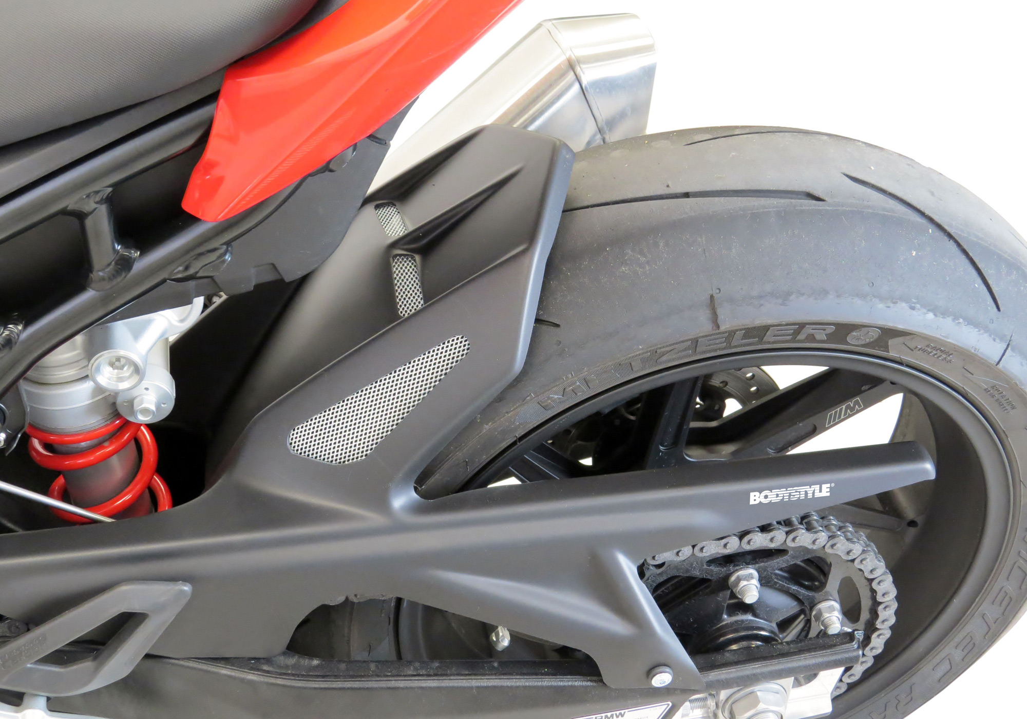 BODYSTYLE spate hugger ABS plastic aspect carbon Figura 1