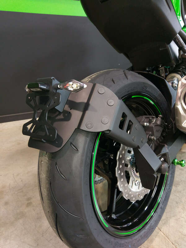Design de Acesso Suporte de placa "flush wheel" preto da Kawasaki Z900 Porta-Matrícula Figura 2