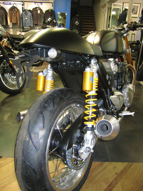 Design de acces Suport pentru plăcuțe pentru aripa roții Black Triumph Thruxton 1200 Figura 5