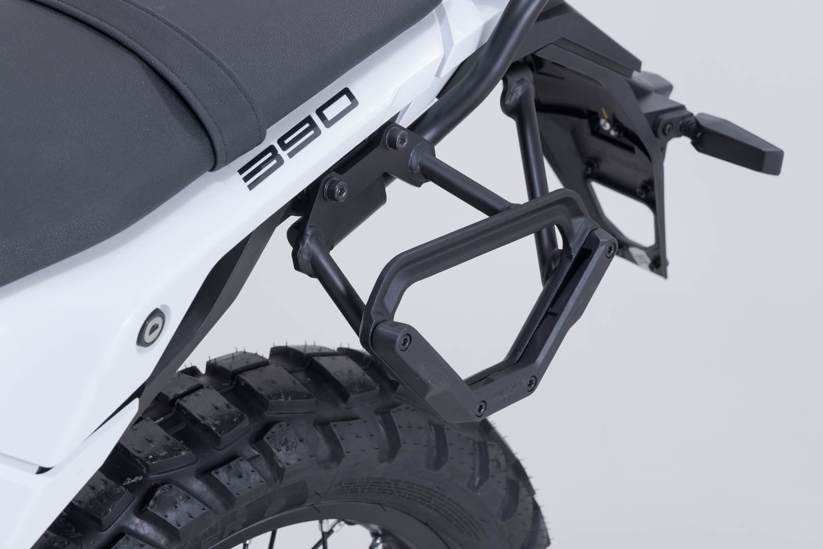 SW-Motech V-LOC Side Carrier vänster – KTM 125 End/SMC R, 250 Adv, 390 Adv/Enduro/SMC R. Figur 4