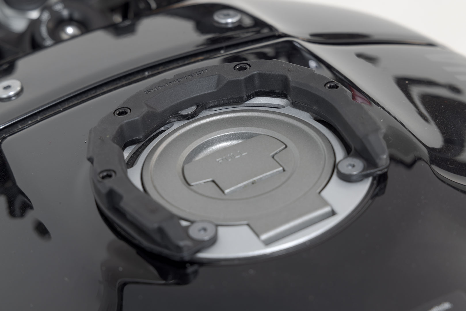SW-Motech PRO tank ring - Svart. Yamaha YZF-R1/ R3, MT-03, MT-10, MT-125. Figur 2