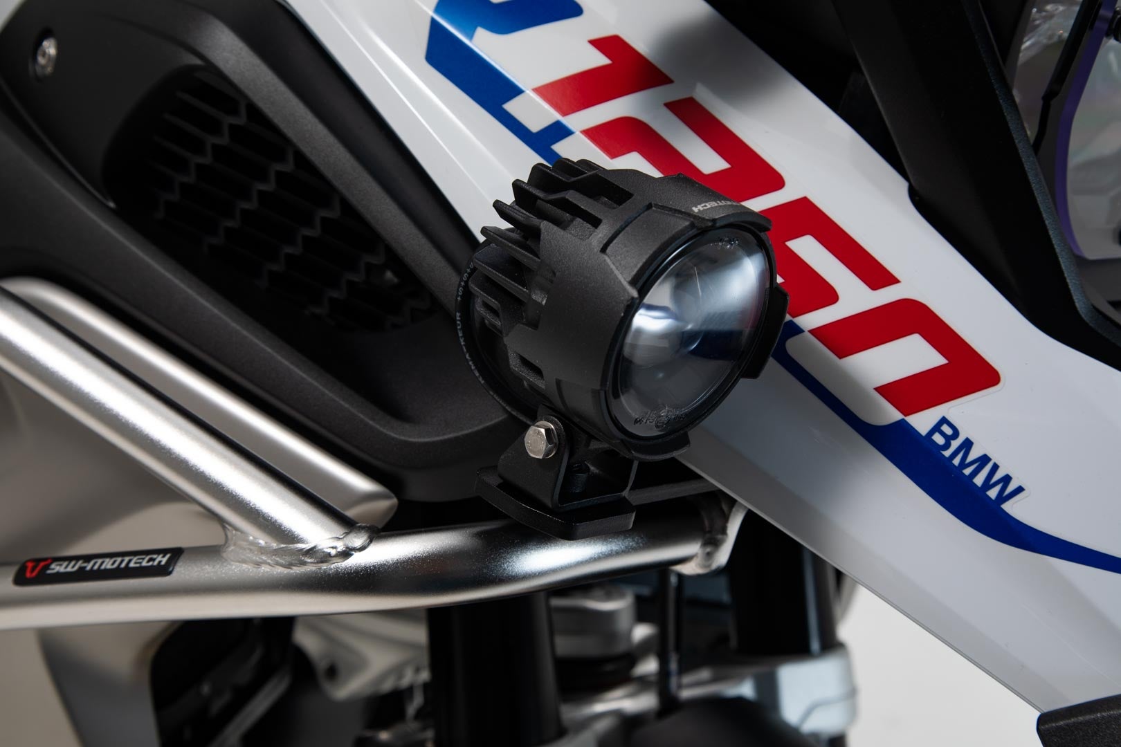 SW-Motech EVO tågelygtesæt - Sort. BMW R 1200 GS (12-18), R 1250 GS (18-). Figur 4