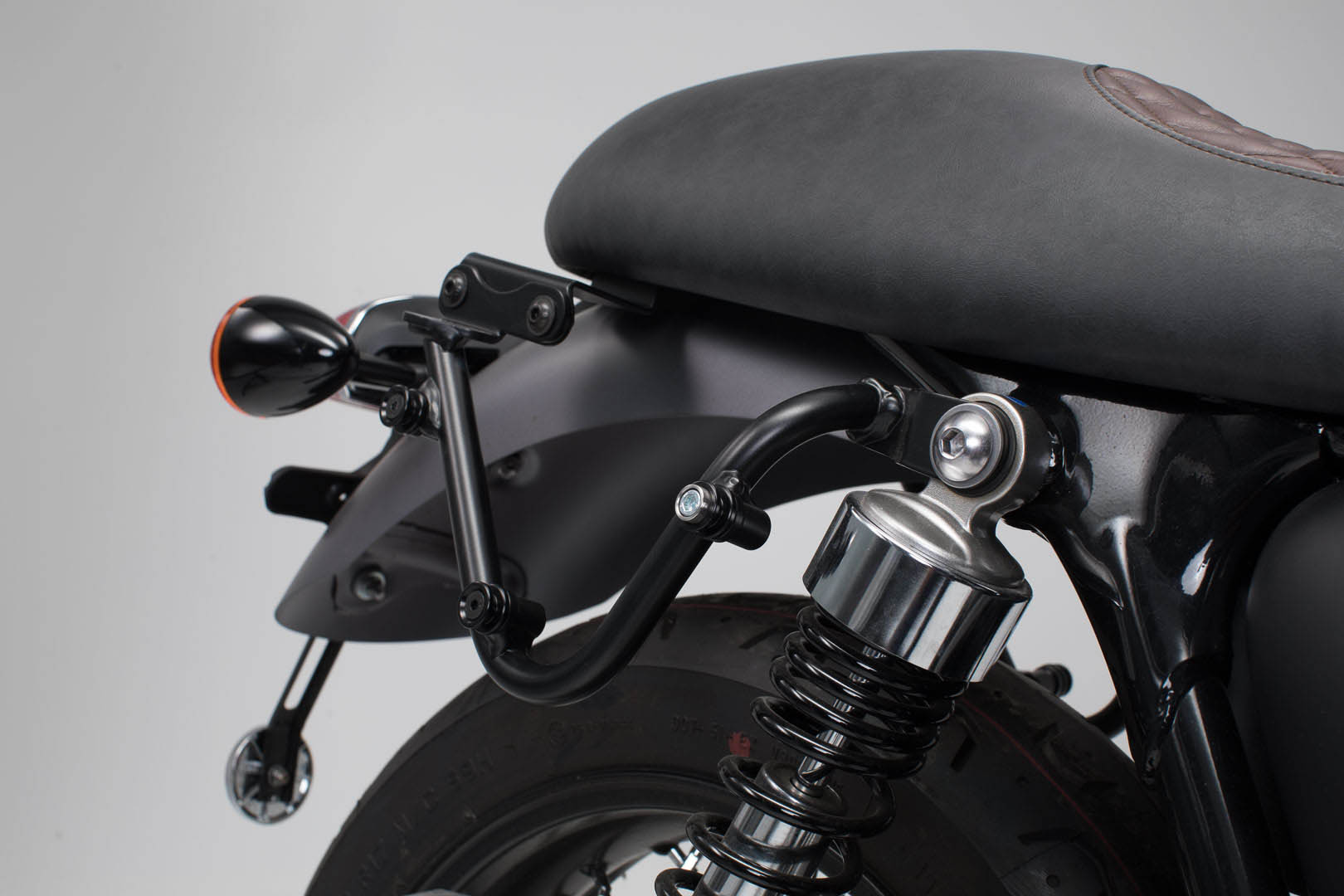 SW-Motech Adapter för SLC sidohållare vänster - För Bonneville T100/120 (15-) utan pass. greppskena. Figur 4