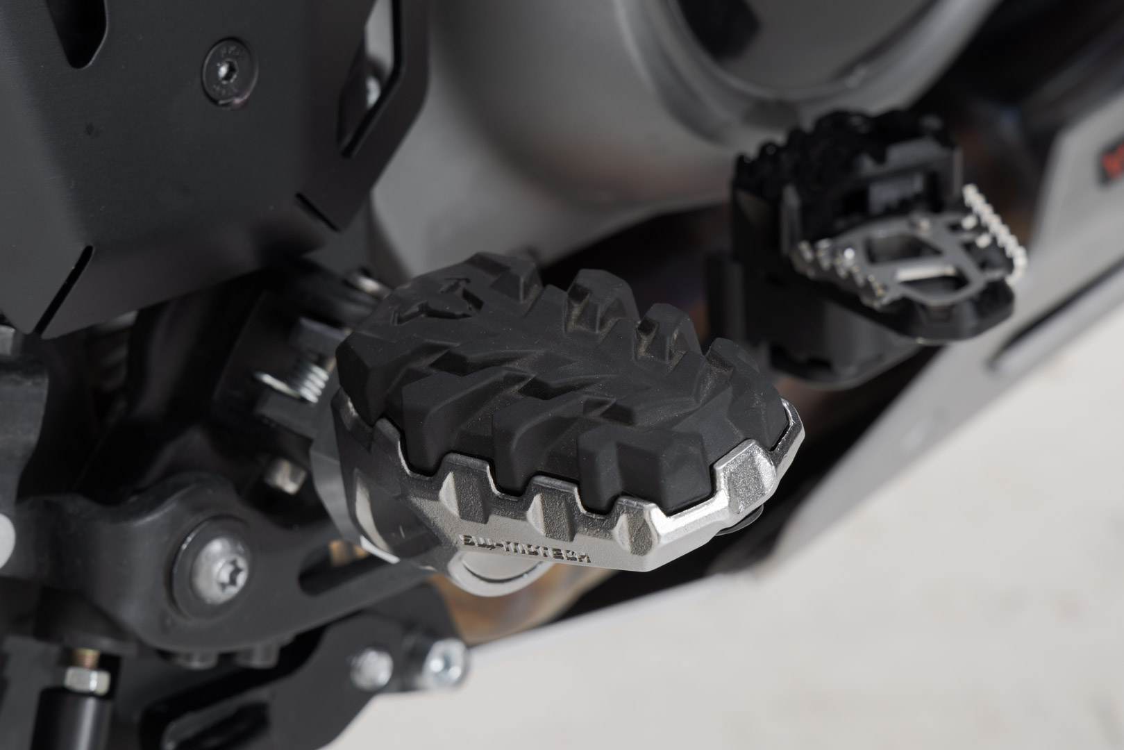 SW-Motech EVO fotstöd kit - Harley-Davidson Pan America (21-). Figur 5