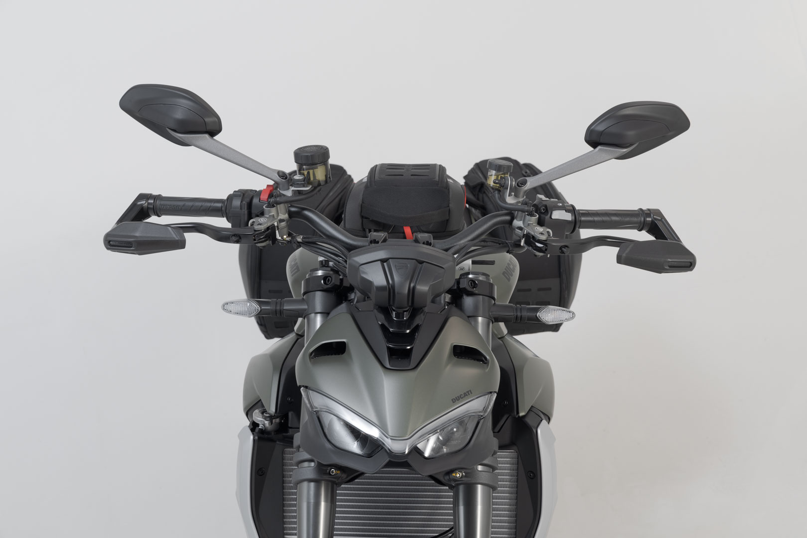 Protecții SW-Motech cu protecție împotriva vântului - Negru. Aprilia, Ducati, modele Triumph. Figura 2