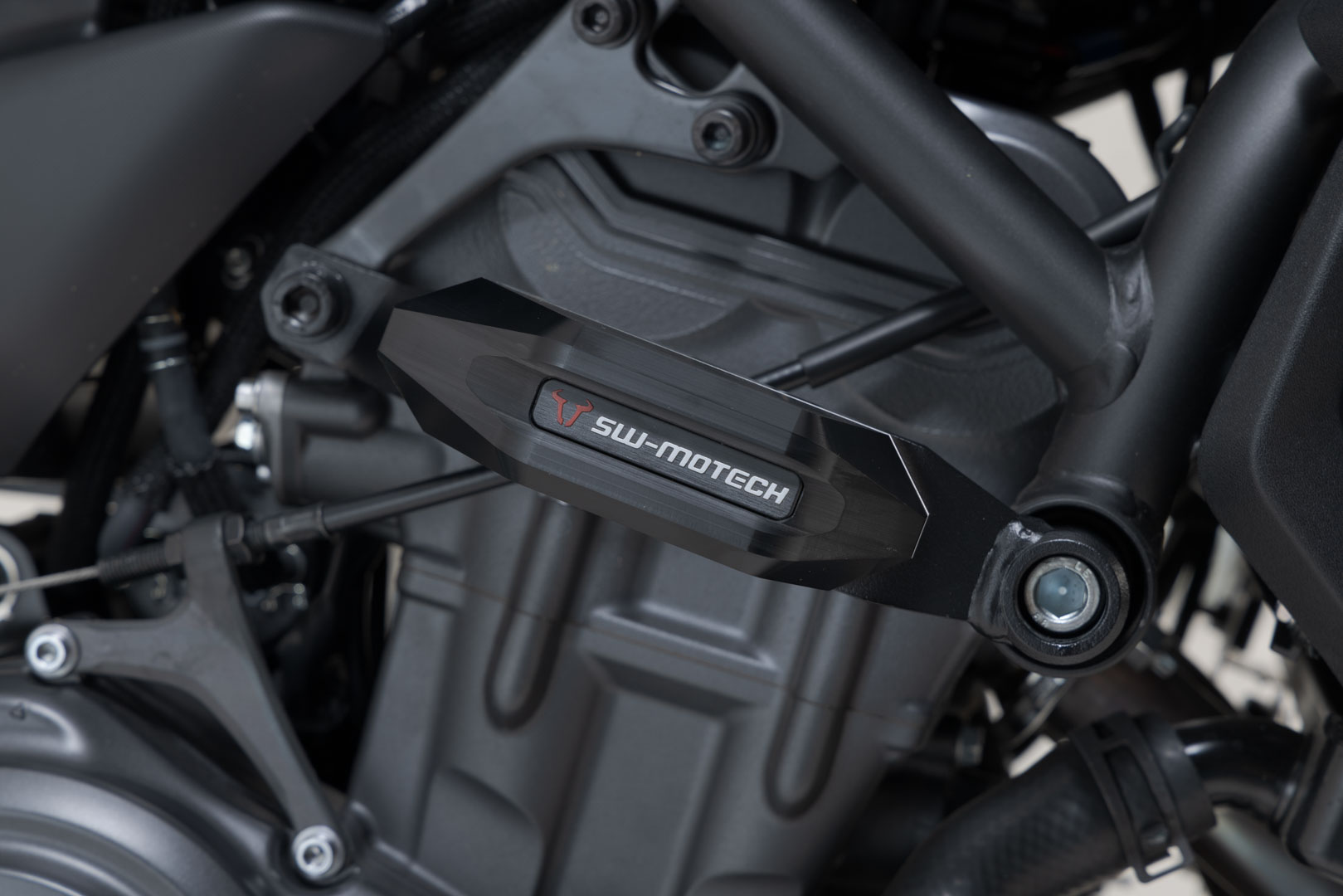 Kit SW-Motech Frame slider - Negru. Yamaha MT-07 (14-) / MT-07 Tracer (16-). Figura 4