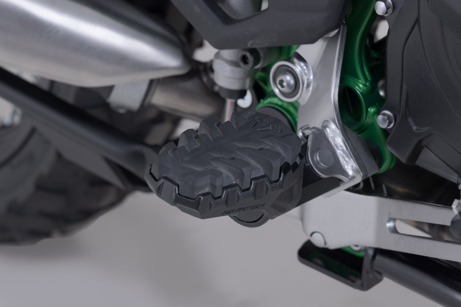 SW-Motech EVO footrest kit - Black. Kawasaki KLE500 / KLE500 SE (26-). Figure 3