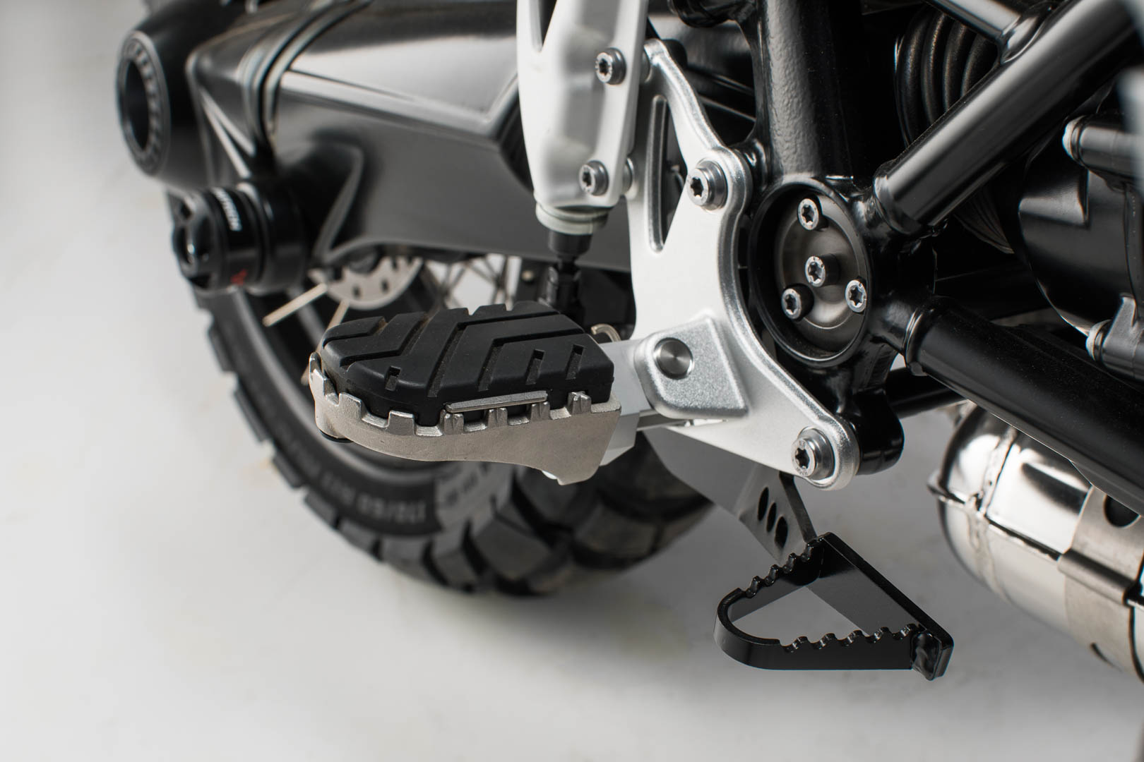 Kit de sprijin SW-Motech ION - BMW R nineT Scrambler (16-), R nineT GS (16-). Figura 1