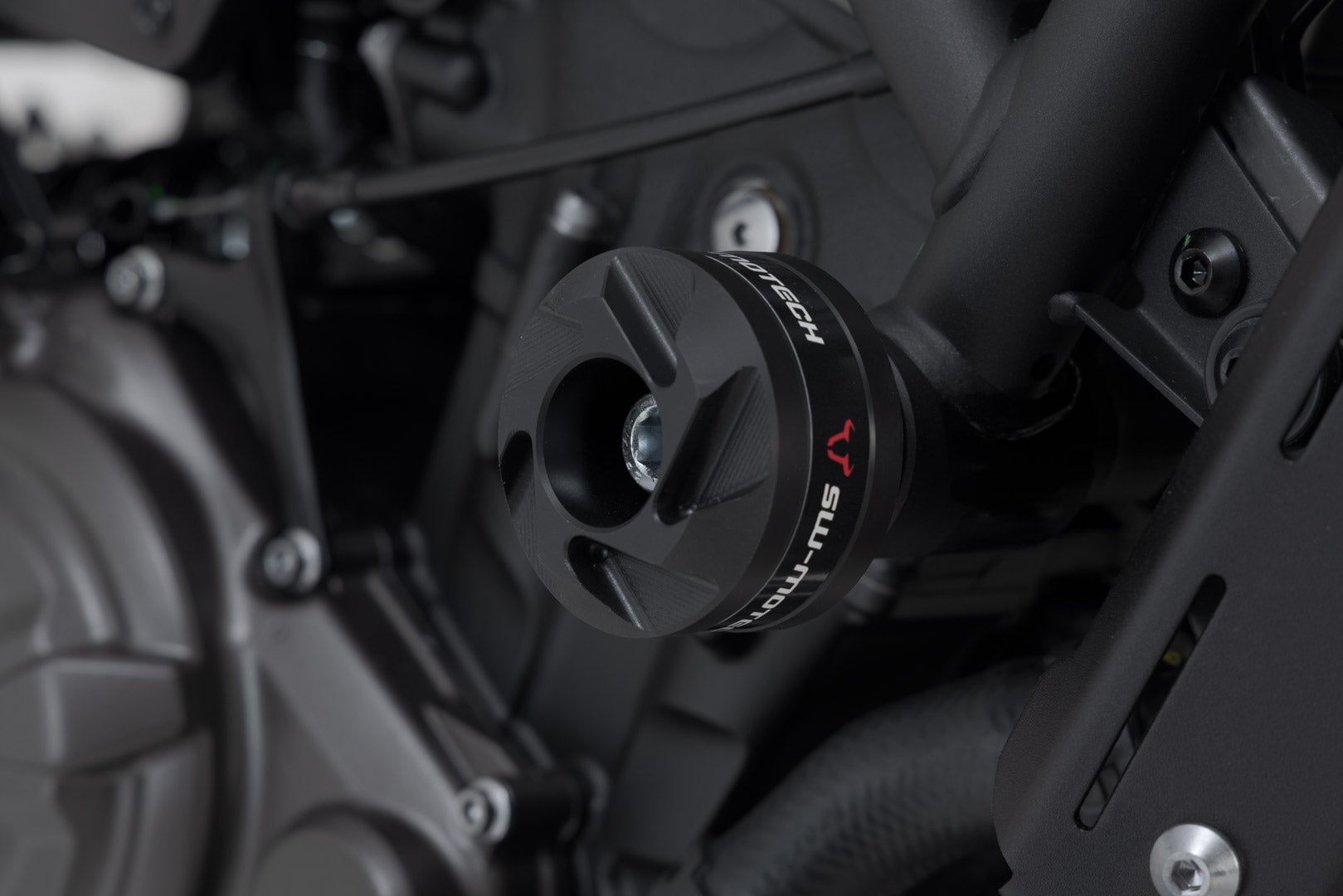 Kit SW-Motech Frame slider - Negru. Yamaha XSR700 (15-) / XTribute (19-). Figura 1