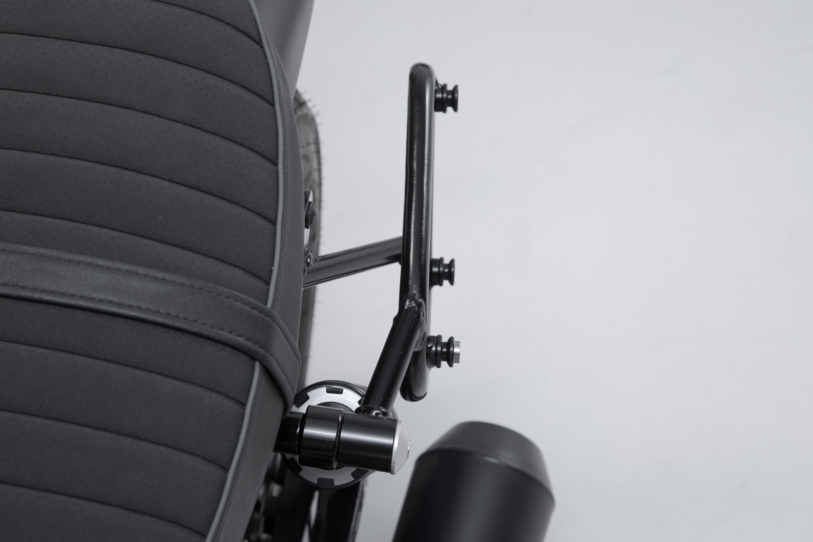 SW-Motech SLC portavion lateral stânga - Moto Guzzi V9 Roamer/Bobber (15-). Figura 4