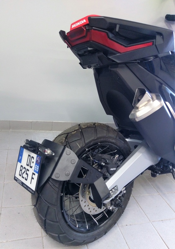 Design de acces Suportul plăcuței de înmatriculare Honda X-ADV neagră "Wheel Mountted" Deținătorul plăcuței de înmatriculare Figura 2