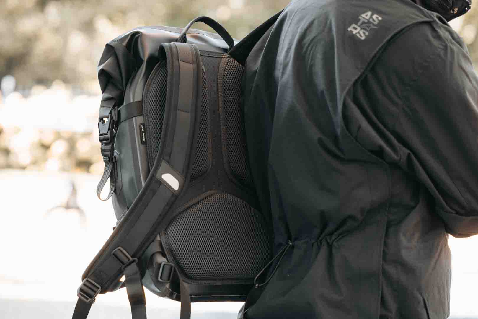 Rucsacul SW-Motech Daily WP - 22 l. Negru. Rezistență la apă. Figura 4