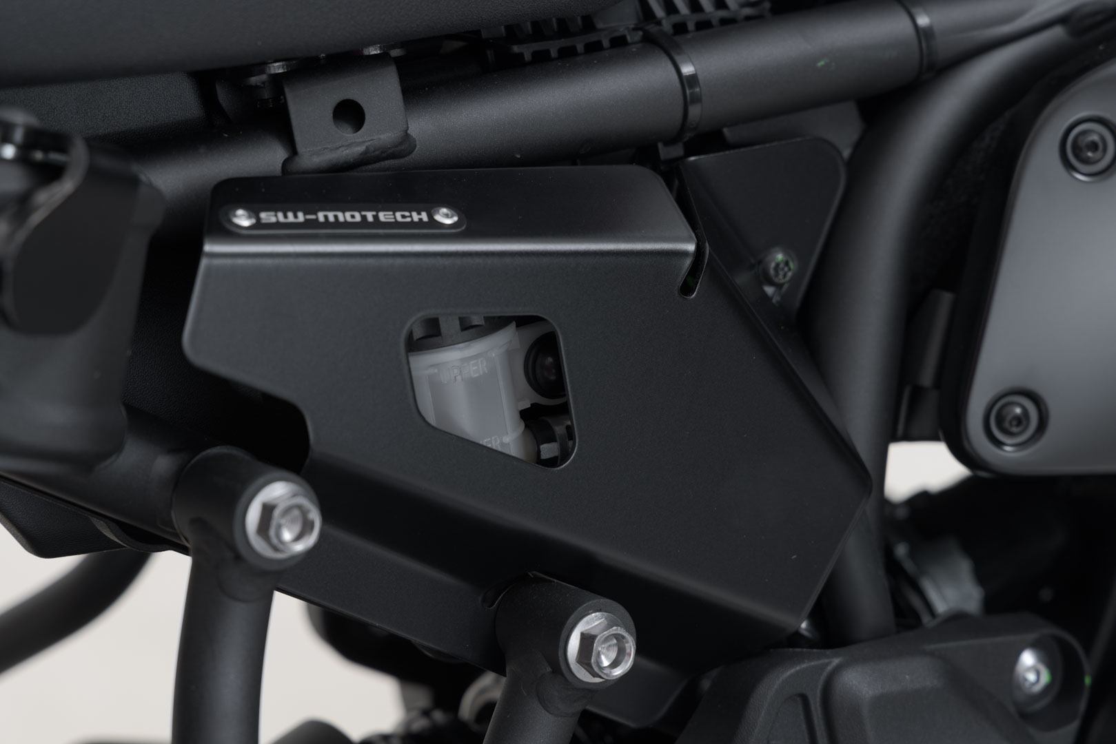 Set de protecție pentru rezervor de lichid de frână SW-Motech - Negru. Yamaha XSR700 (15-) / XT (19-) L+R. Figura 4