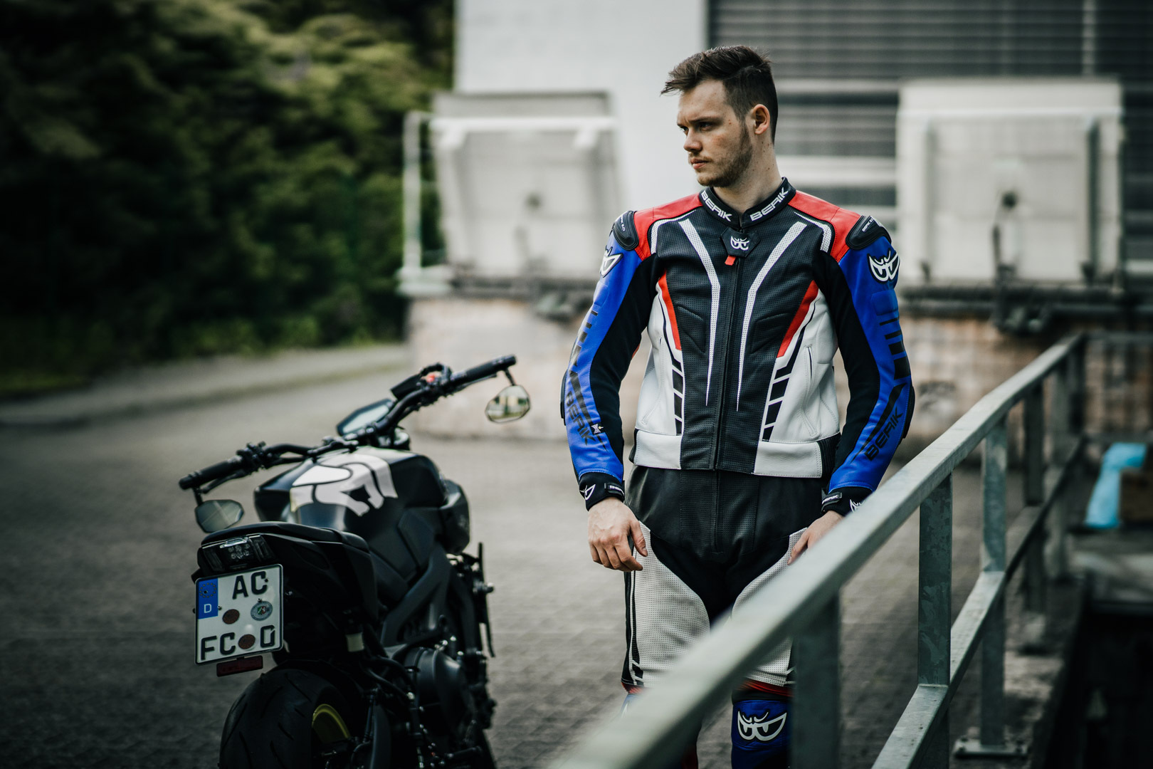 Berik XR-Ace Two Piece Motorcycle Leather Suit black/white/red/blue 58 Figure 3