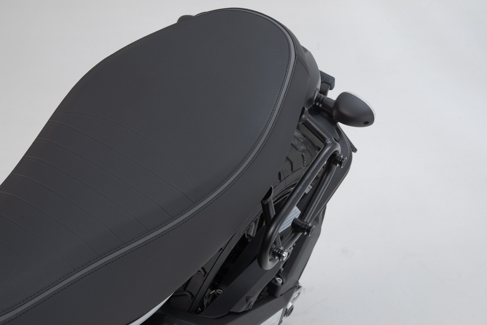 SW-Motech SLC portavion lateral stânga - modele Ducati Scrambler (18-). Figura 5