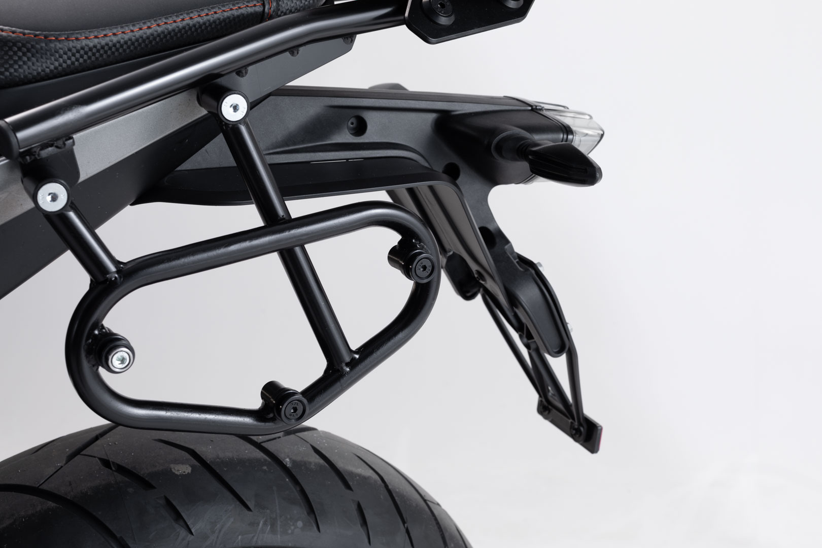 Sistem lateral SW-Motech URBAN ABS - 1x 16,5 l. KTM 790 Duke (18-) / 890 Duke R (19-). Figura 3