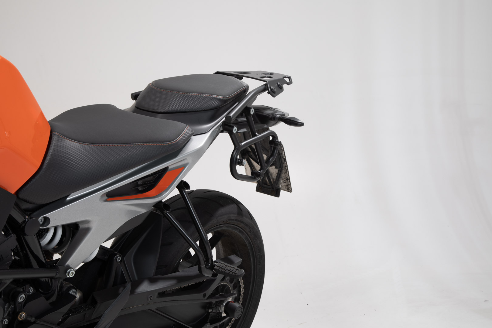 SW-Motech SysBag WP M sistem - KTM 790 Duke (18-) / 890 Duke R (19-). Figura 3