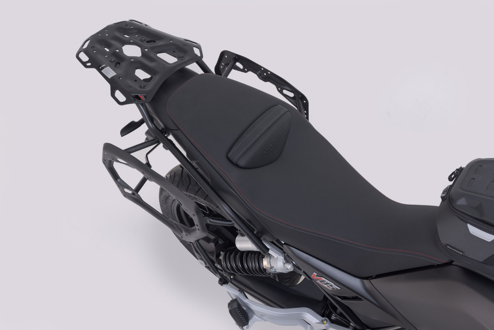 SW-Motech Äventyrsset TRAX ADV - Silver. Moto Guzzi V85 Strada (24-). Figur 4
