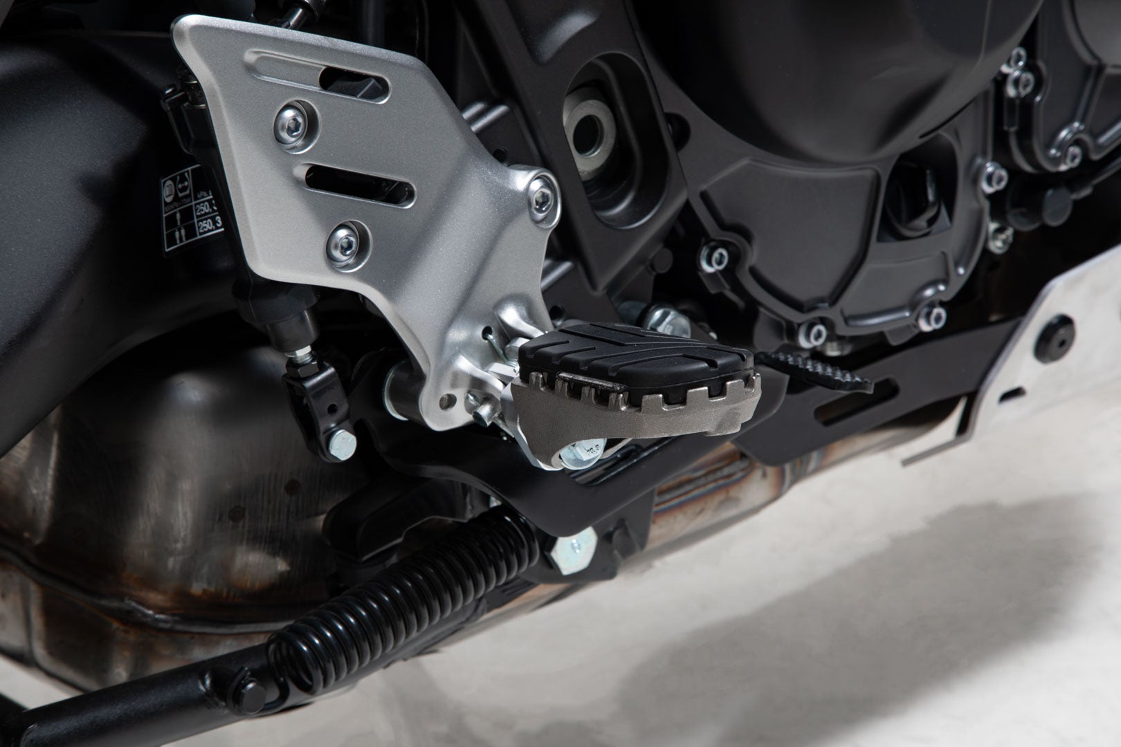 SW-Motech ION voetsteunkit - Yamaha Tracer 9 (20-24). Figuur 4