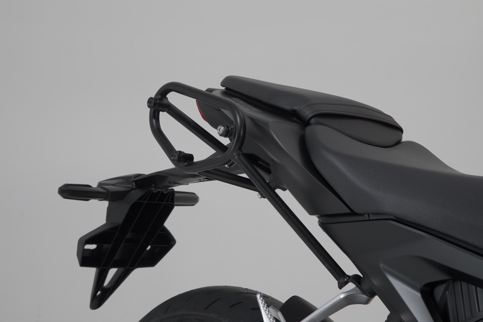 Sistem lateral SW-Motech URBAN ABS - 2x 16,5 l. Honda CB300R (18-) / CB125R (18-). Figura 4