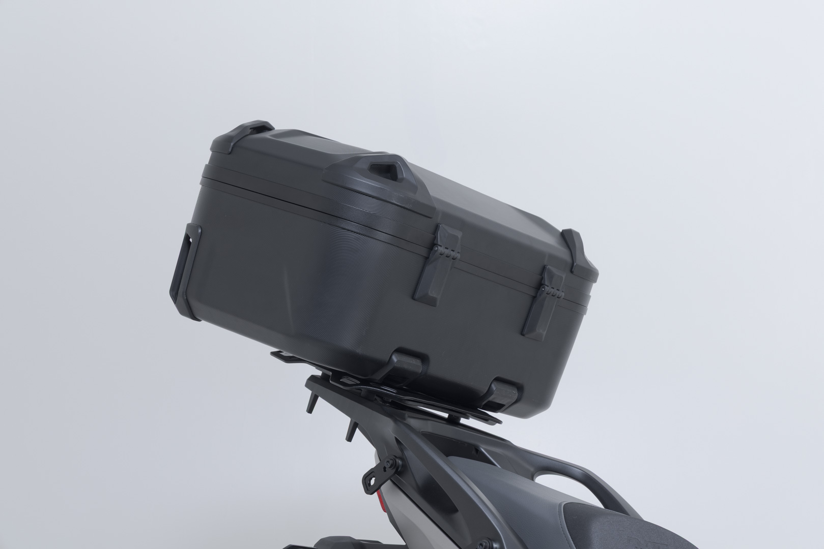 Setul SW-Motech Adventure DUSC cu cutie top case XL - Negru. Honda NT1100 (21-). Figura 5