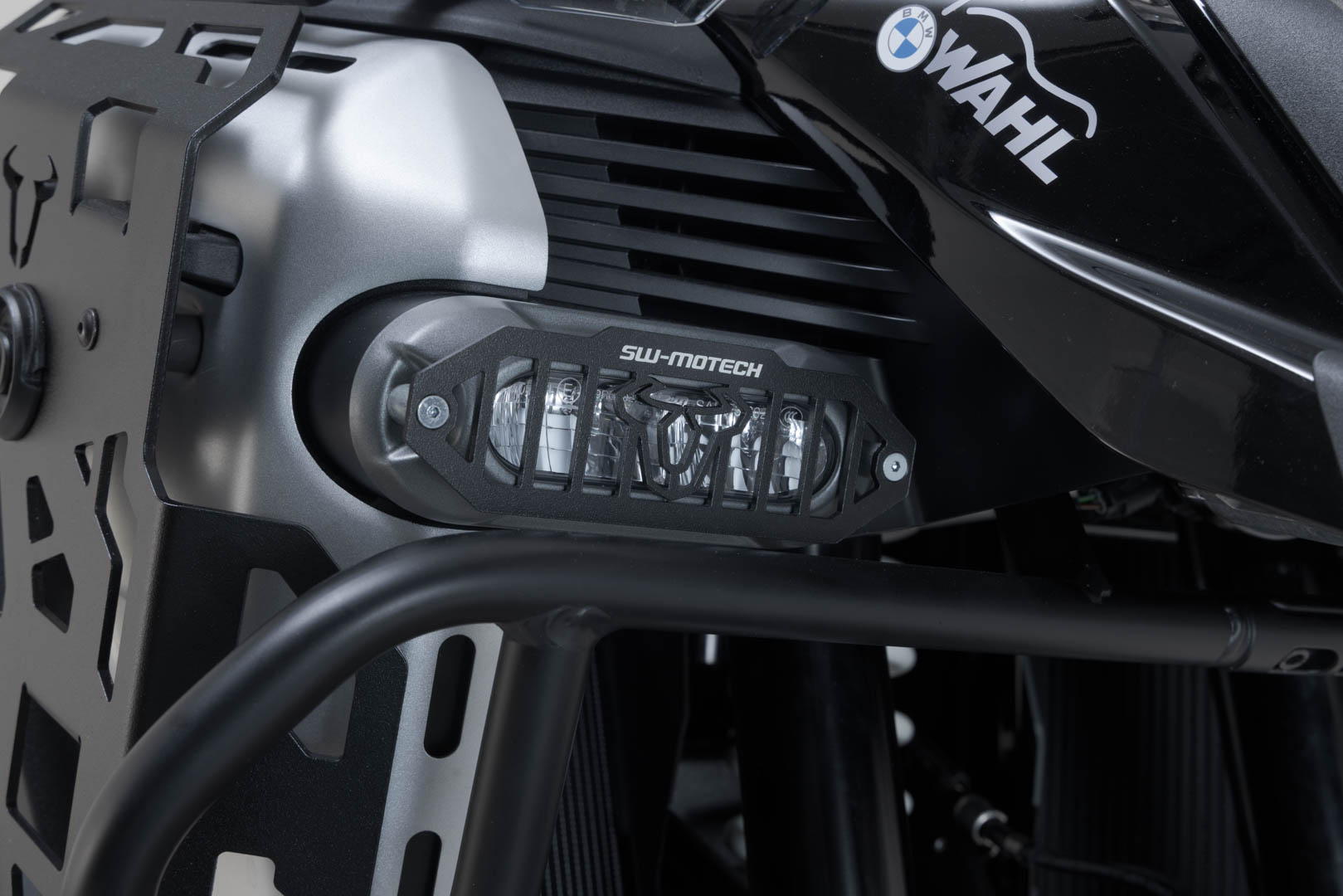 SW-Motech Skydd för extra strålkastare - Svart. BMW R 1300 GS Adventure (24-). Figur 4