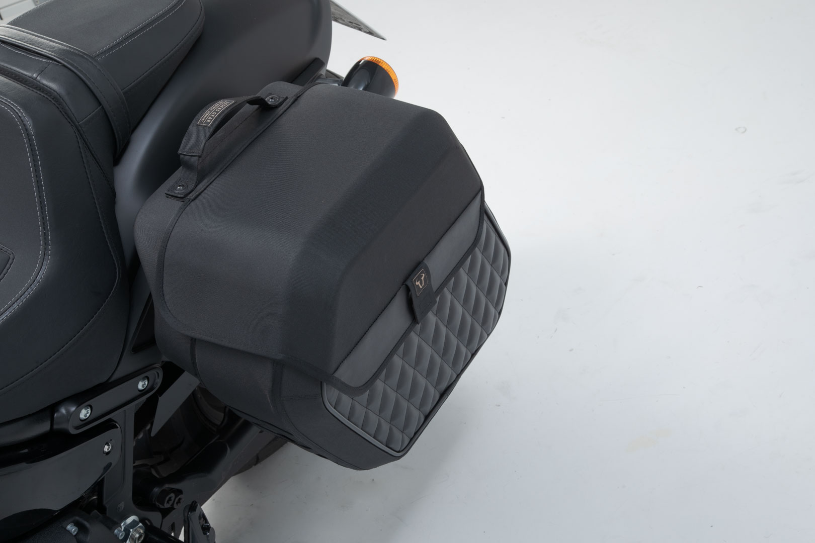 SW-Motech Legend Gear sistem de geantă laterală LH2 - 1x 25.5 l. Softail Fat Bob / S (17-). Figura 2