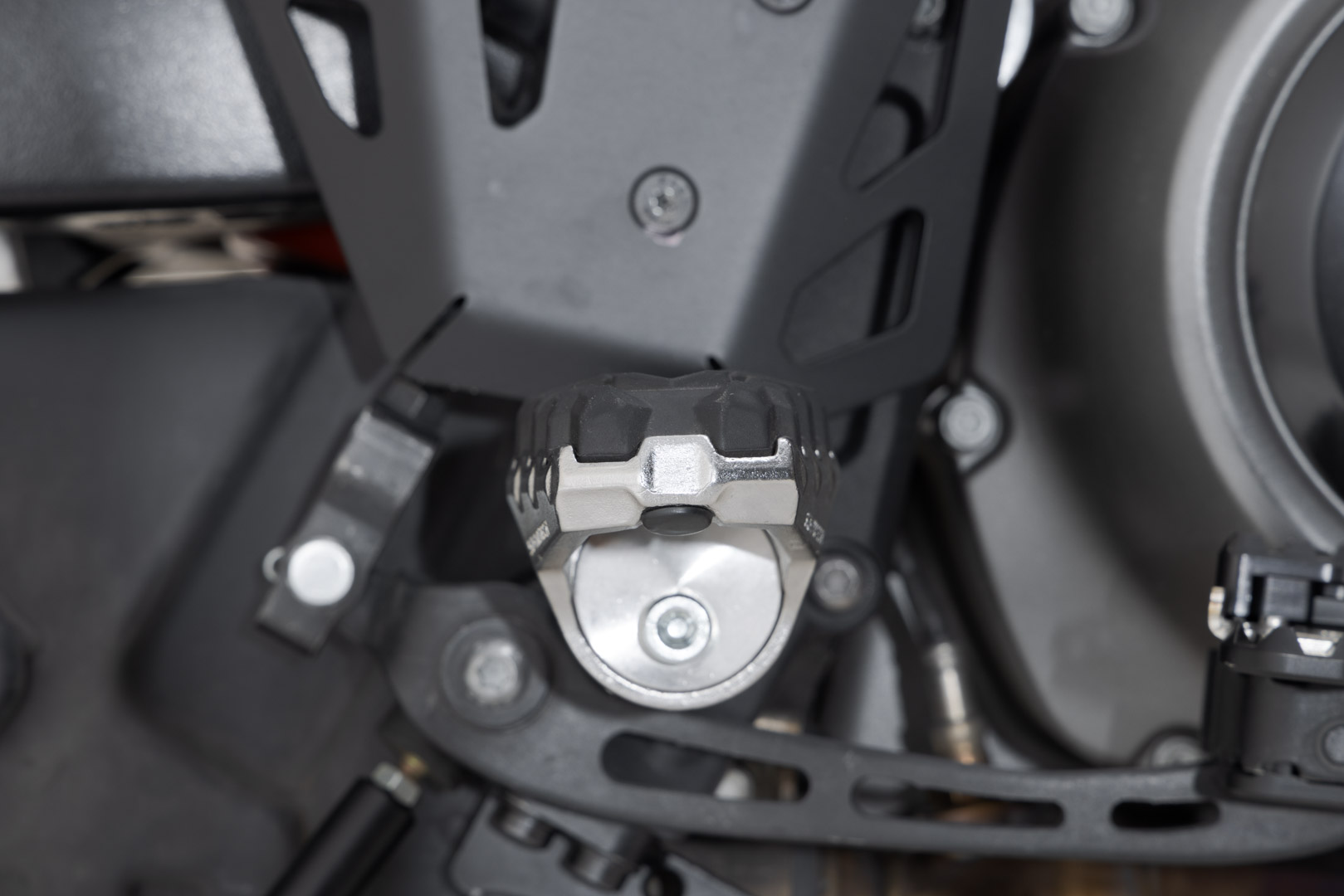 SW-Motech EVO fotstöd kit - Harley-Davidson Pan America (21-). Figur 3