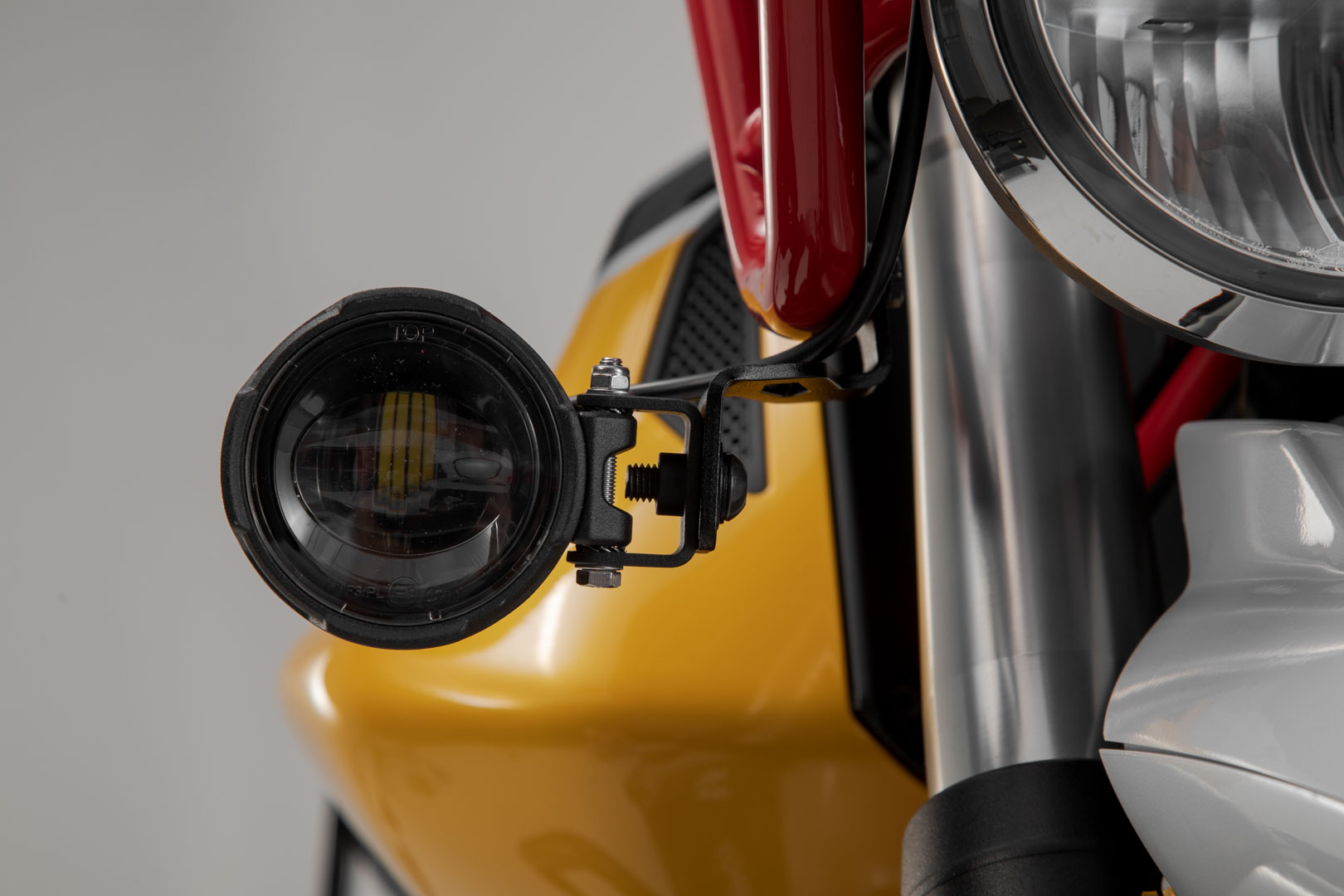 Suporturi pentru lumini SW-Motech - Negru. Moto Guzzi V85 TT (19-23). Figura 2