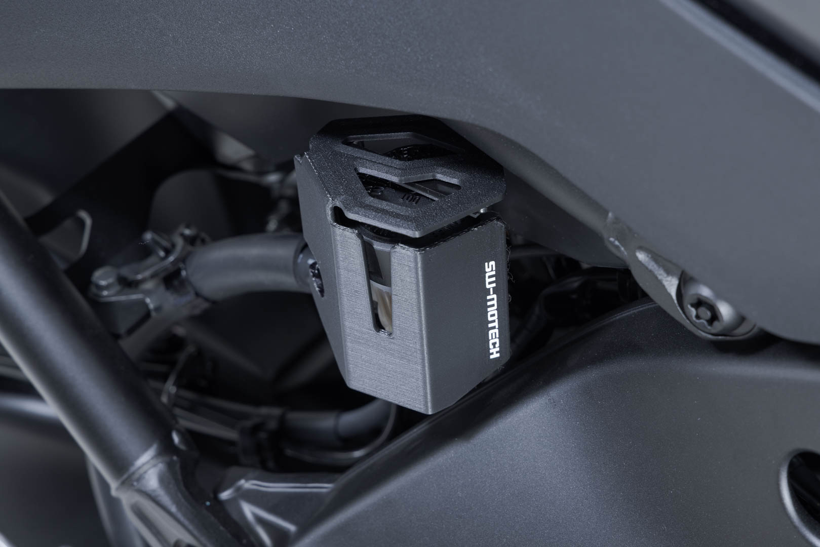 Protector de rezervor de lichid de frână SW-Motech - Negru. Yamaha Tracer 9 / GT / GT+ (24-). Figura 5