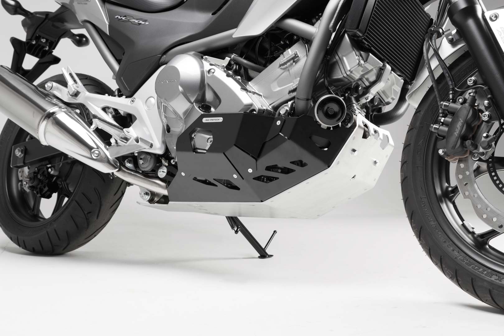 Protecție motorului SW-Motech - Negru/Argintiu. Honda NC700 / NC750 cu DCT. Figura 1