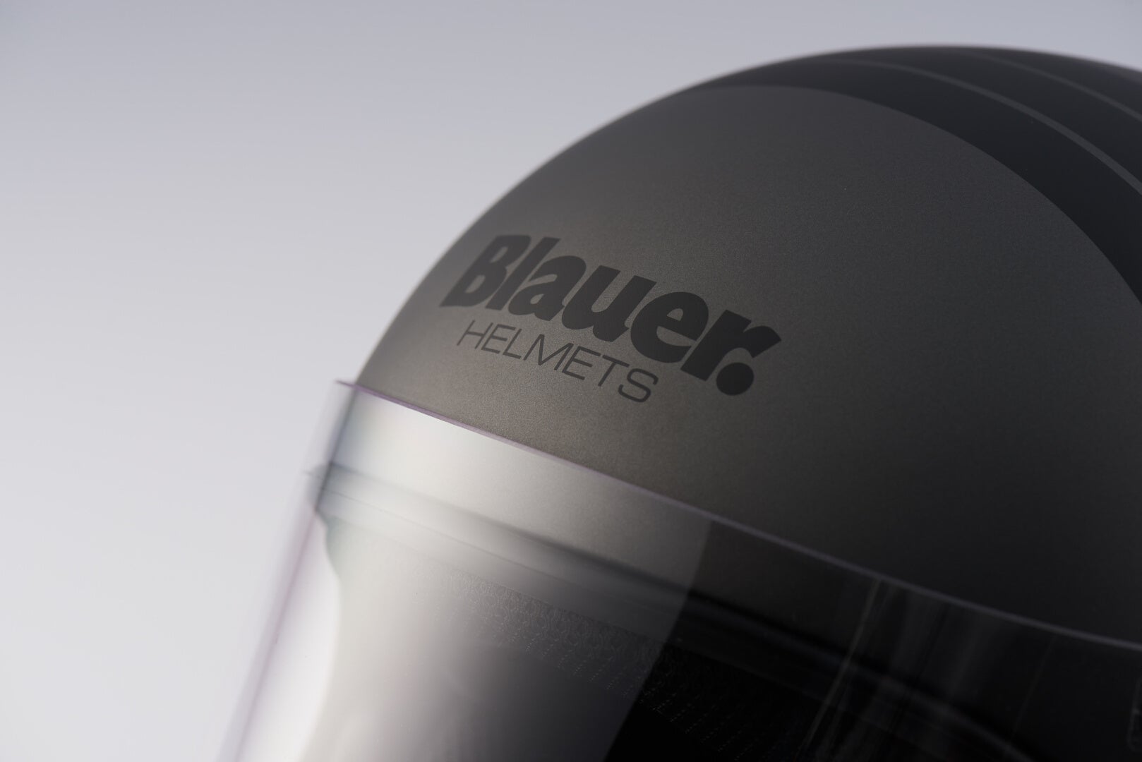 Blauer 80's hjelm Sort/Titanium S Figur 6