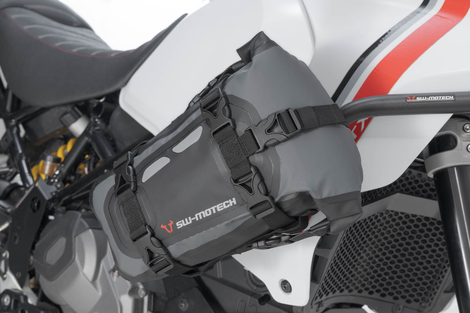 SW-Motech Drybag 80 sac pentru coadă - 8 l. Gri/negru. Rezistență la apă. Figura 5