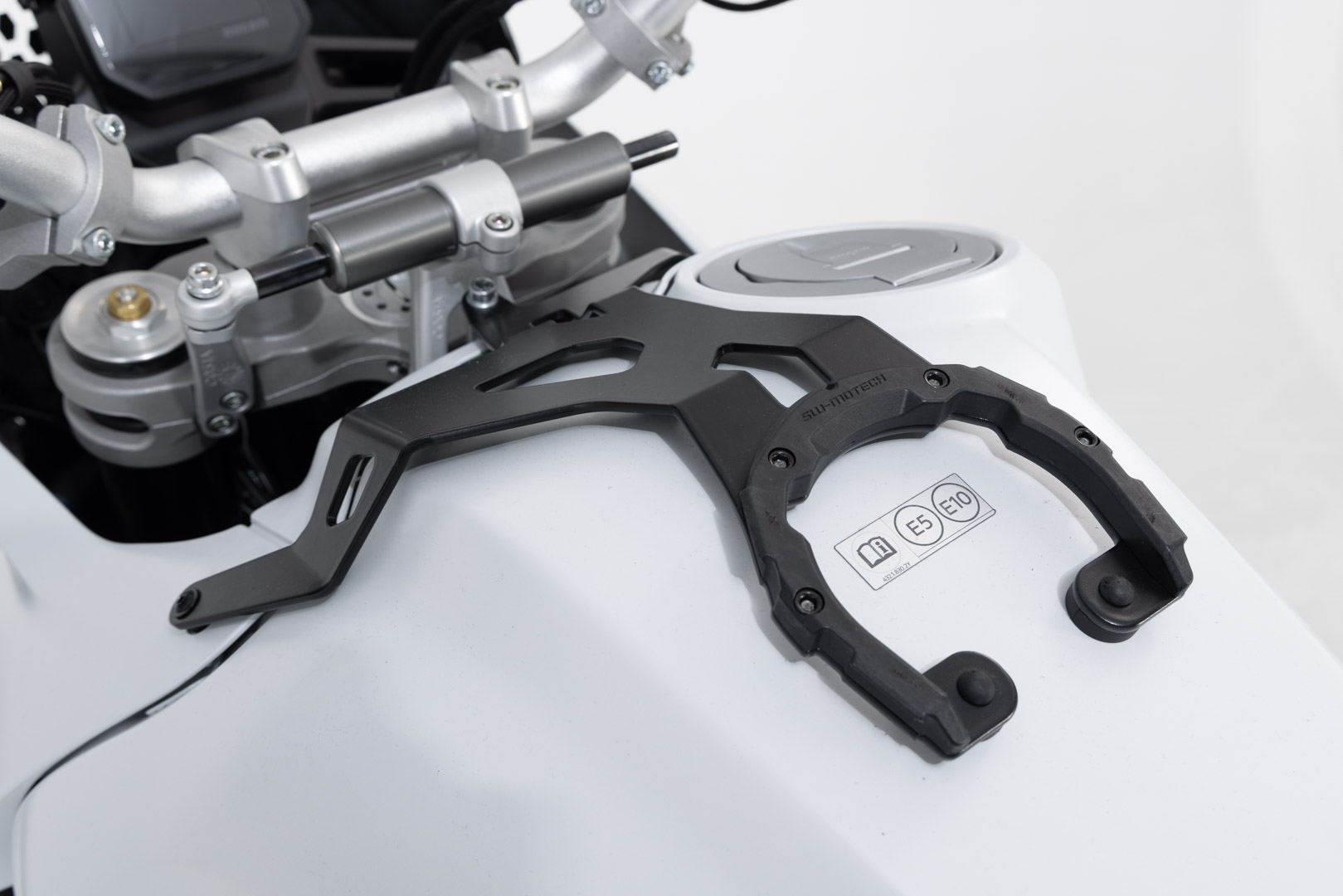 SW-Motech PRO tankring - Svart. Ducati DesertX (22-). Figur 2