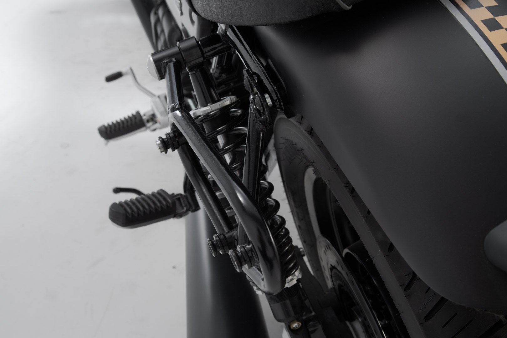 SW-Motech SLC portavion lateral stânga - Moto Guzzi V9 Roamer/Bobber (15-). Figura 2