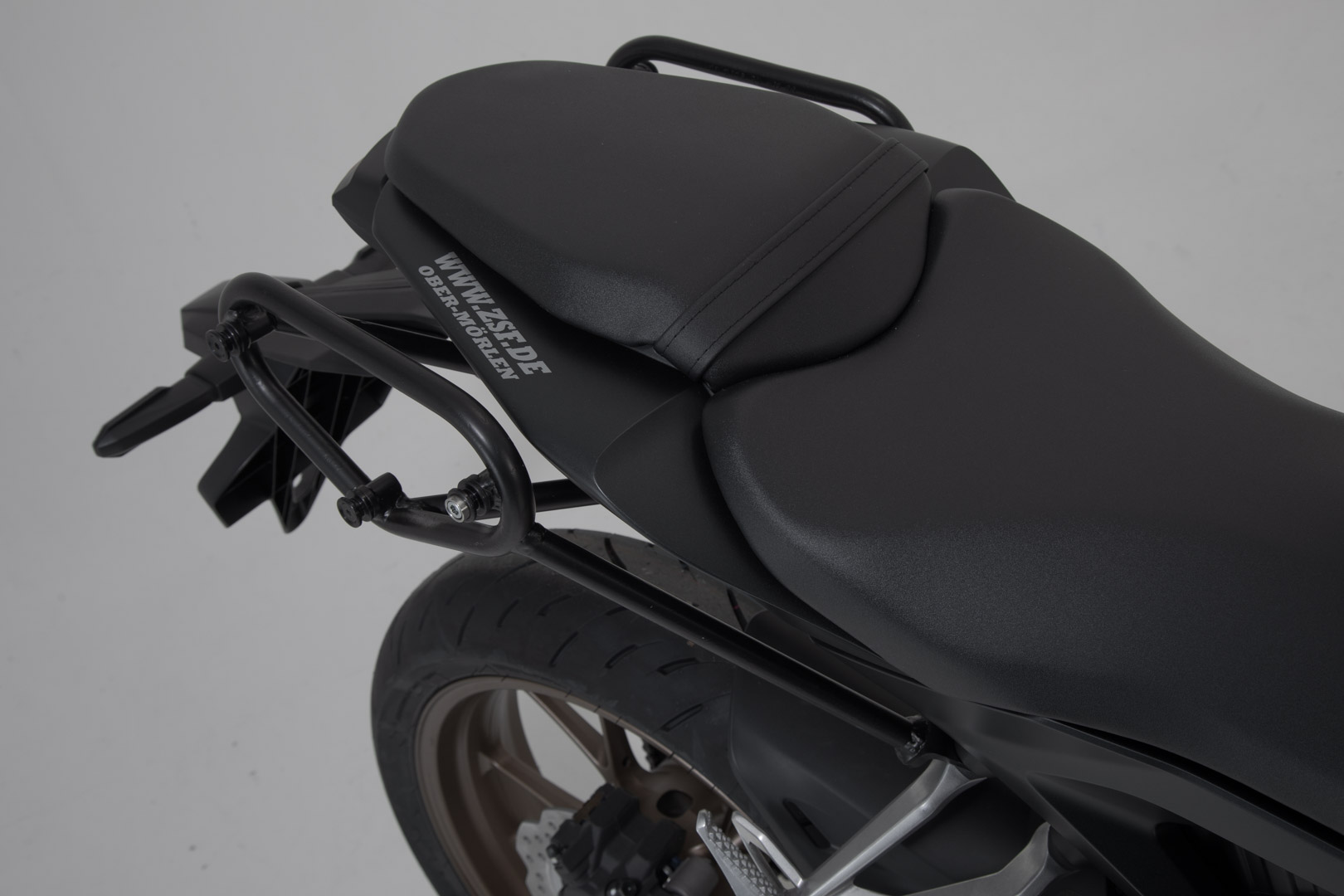 SW-Motech Legend Gear sistem de geantă laterală LC - Honda CB300R (18-) / CB125R (18-). Figura 5