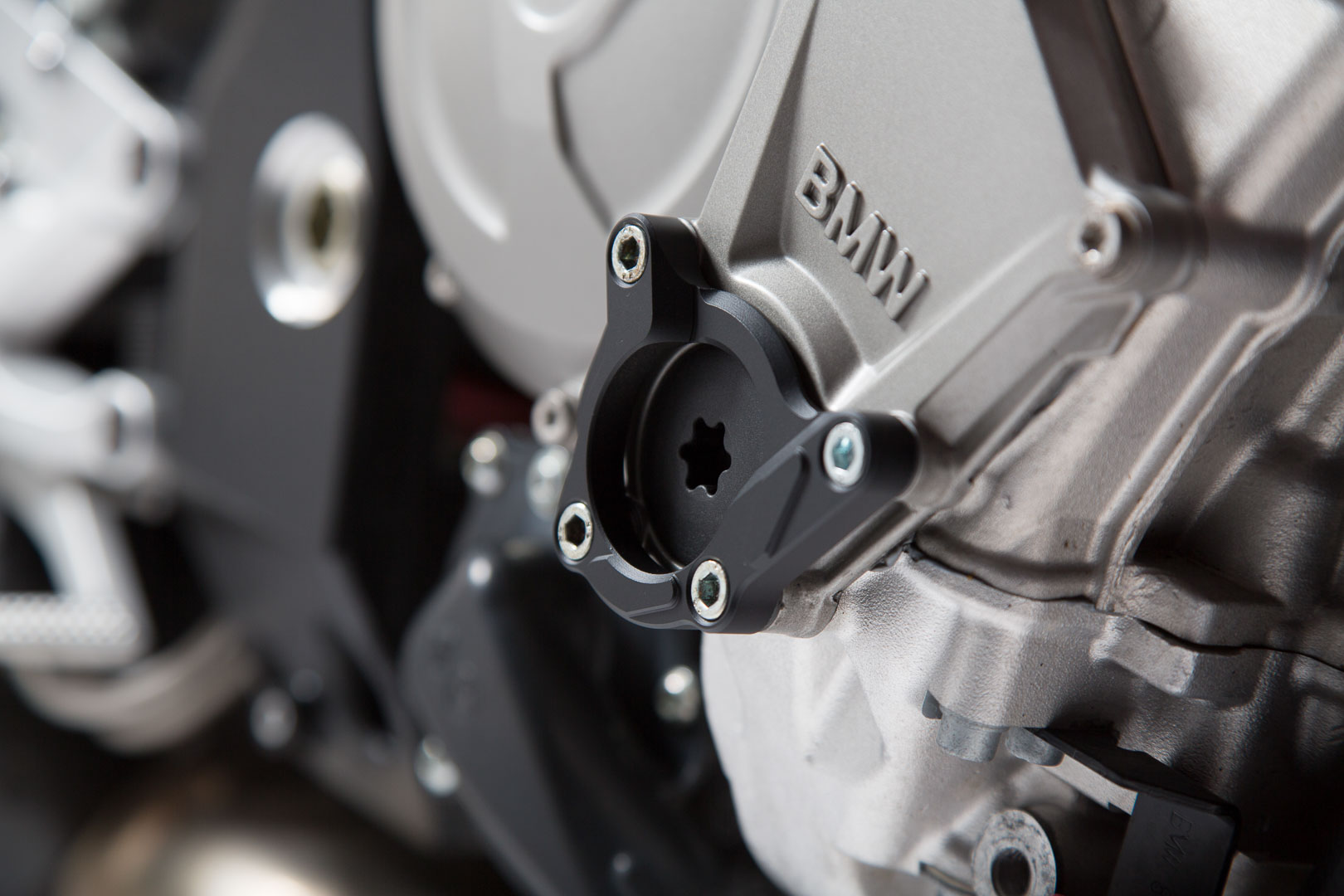 SW-Motech Protetor de caixa do motor - Preto/prata. BMW S1000R / RR / XR. Figura 4