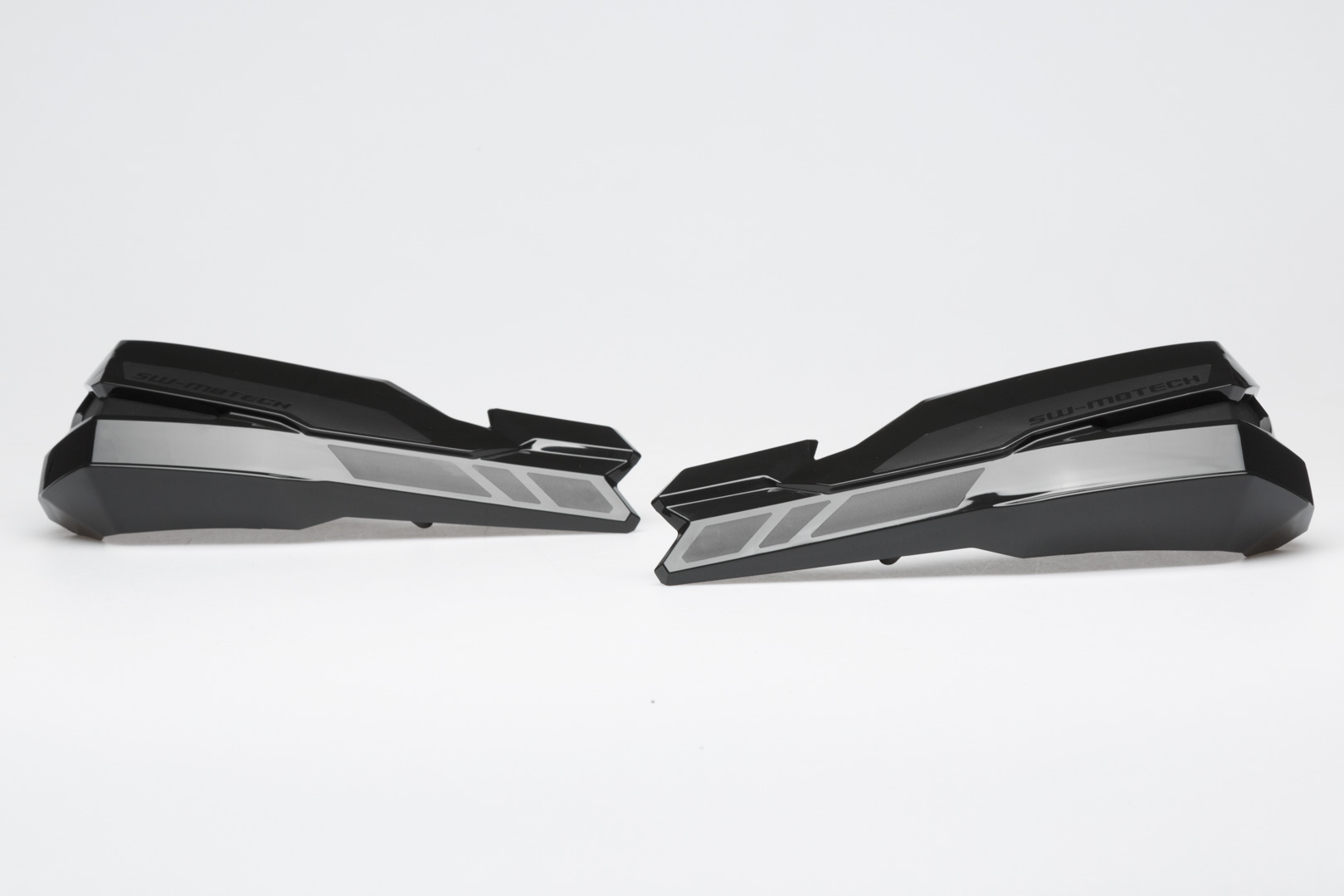 SW-Motech KOBRA Handguard Kit - Preto. Rosca interna do guidão 6mm / 8mm. Figura 1