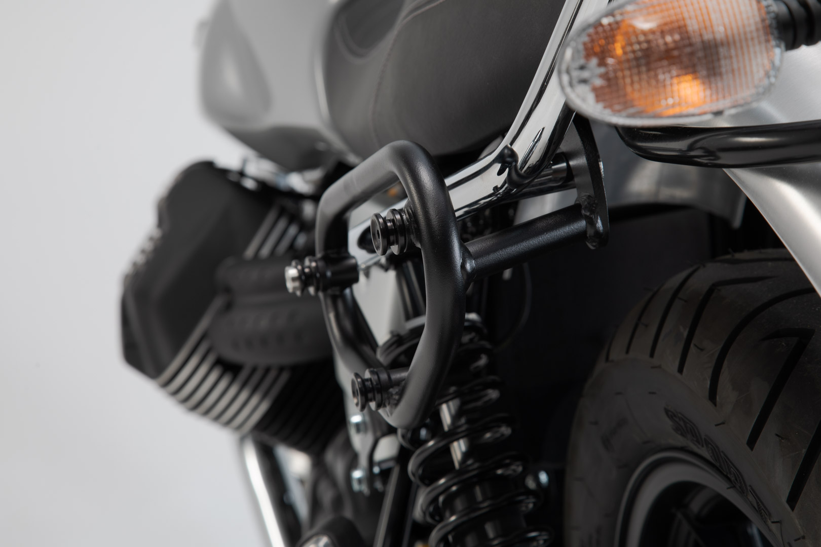 SW-Motech SLC portavion lateral stânga - Moto Guzzi V7 III (16-). Figura 2