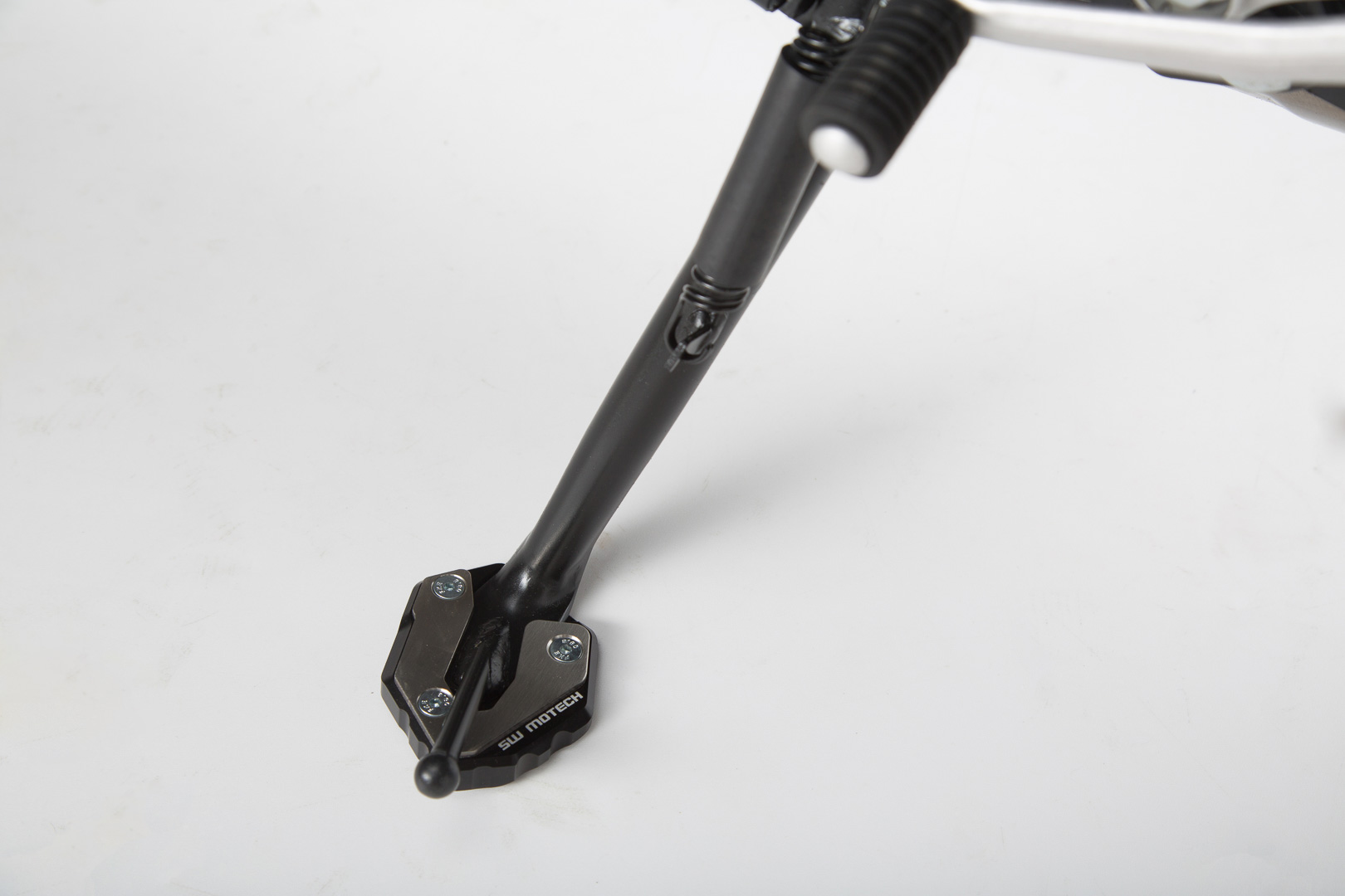 Extensie SW-Motech pentru piciorul lateral - Negru/argintiu. Yamaha MT-09 Tracer, XSR900/Abarth. Figura 4