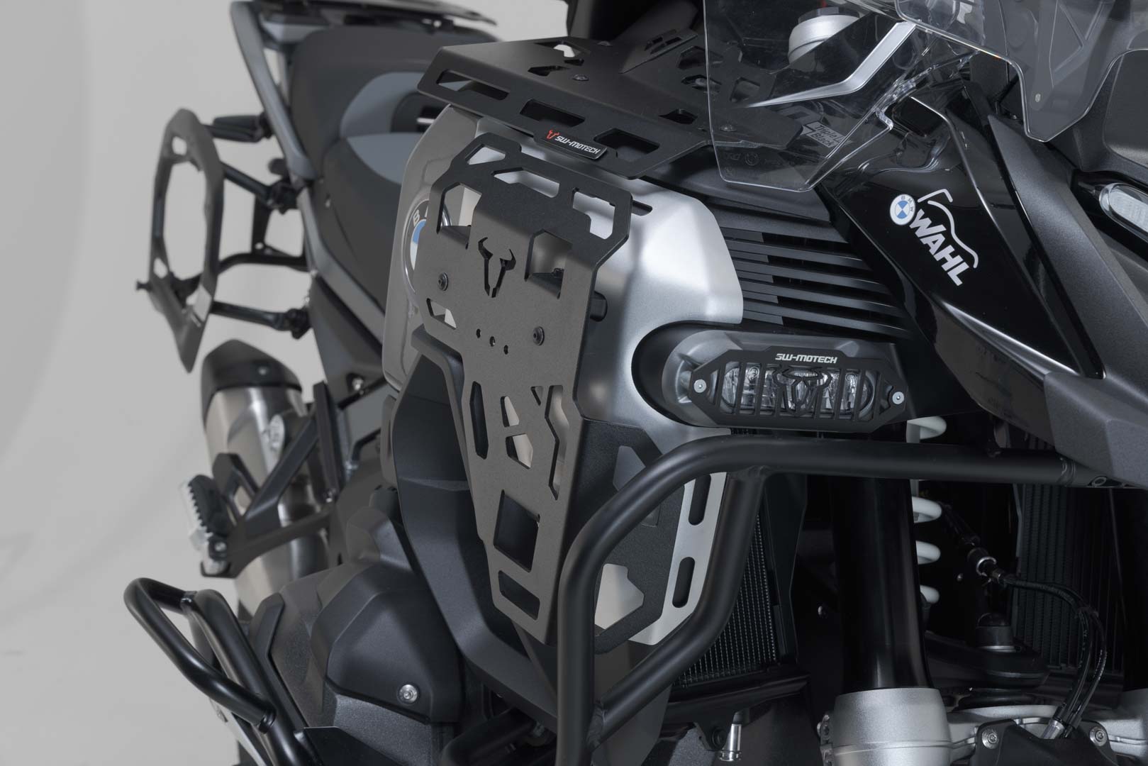 SW-Motech Bagagehylla för tanklock - Svart. BMW R 1300 GS Adventure (24-). Figur 4