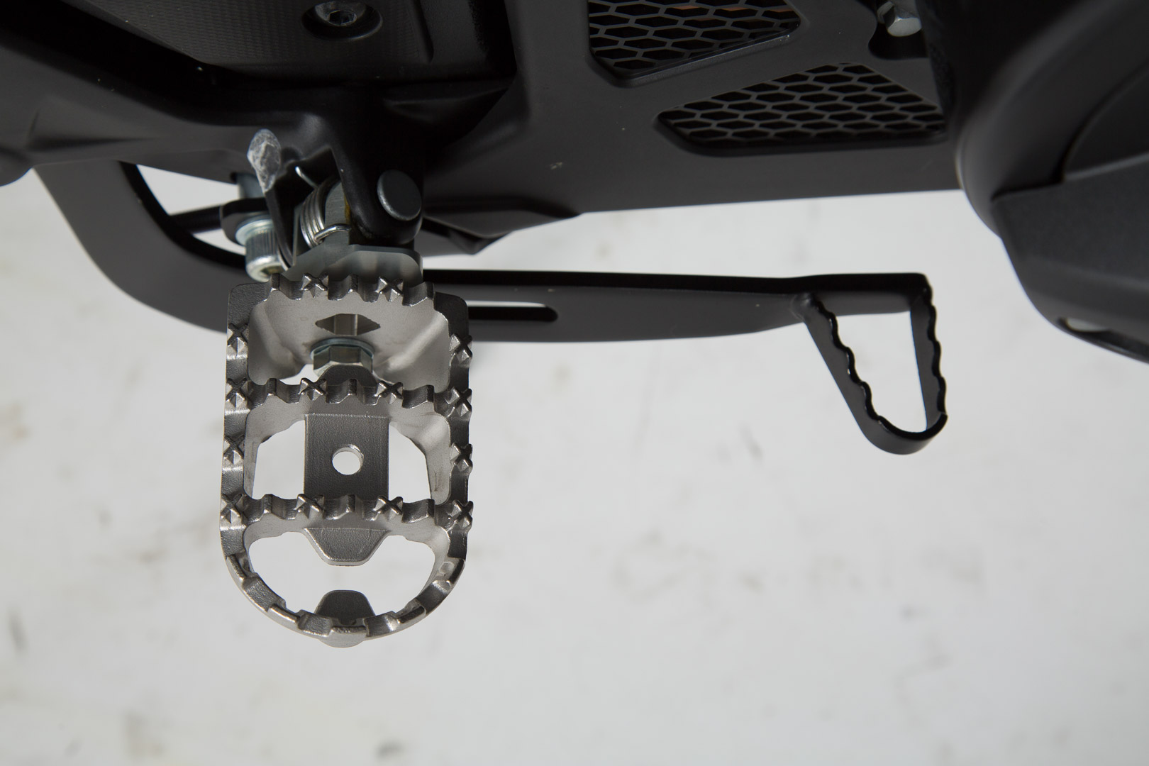 Kit de suport pentru picioare SW-Motech ION - Diverse modele Honda, Suzuki, KTM Figura 2