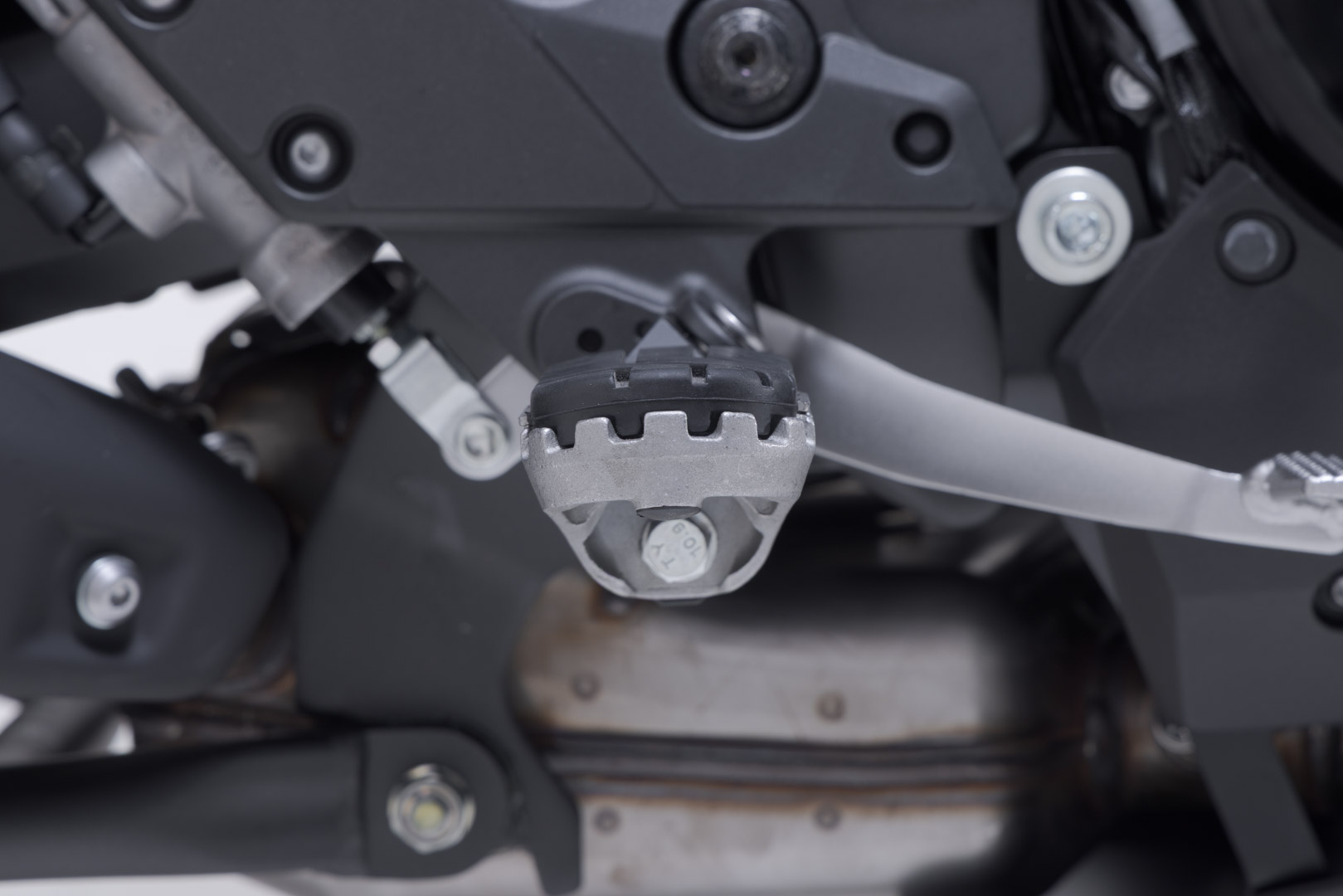 Kit de sprijin pentru picioare SW-Motech ION - Negru. Kawasaki Versys 1100 (24-). Figura 5