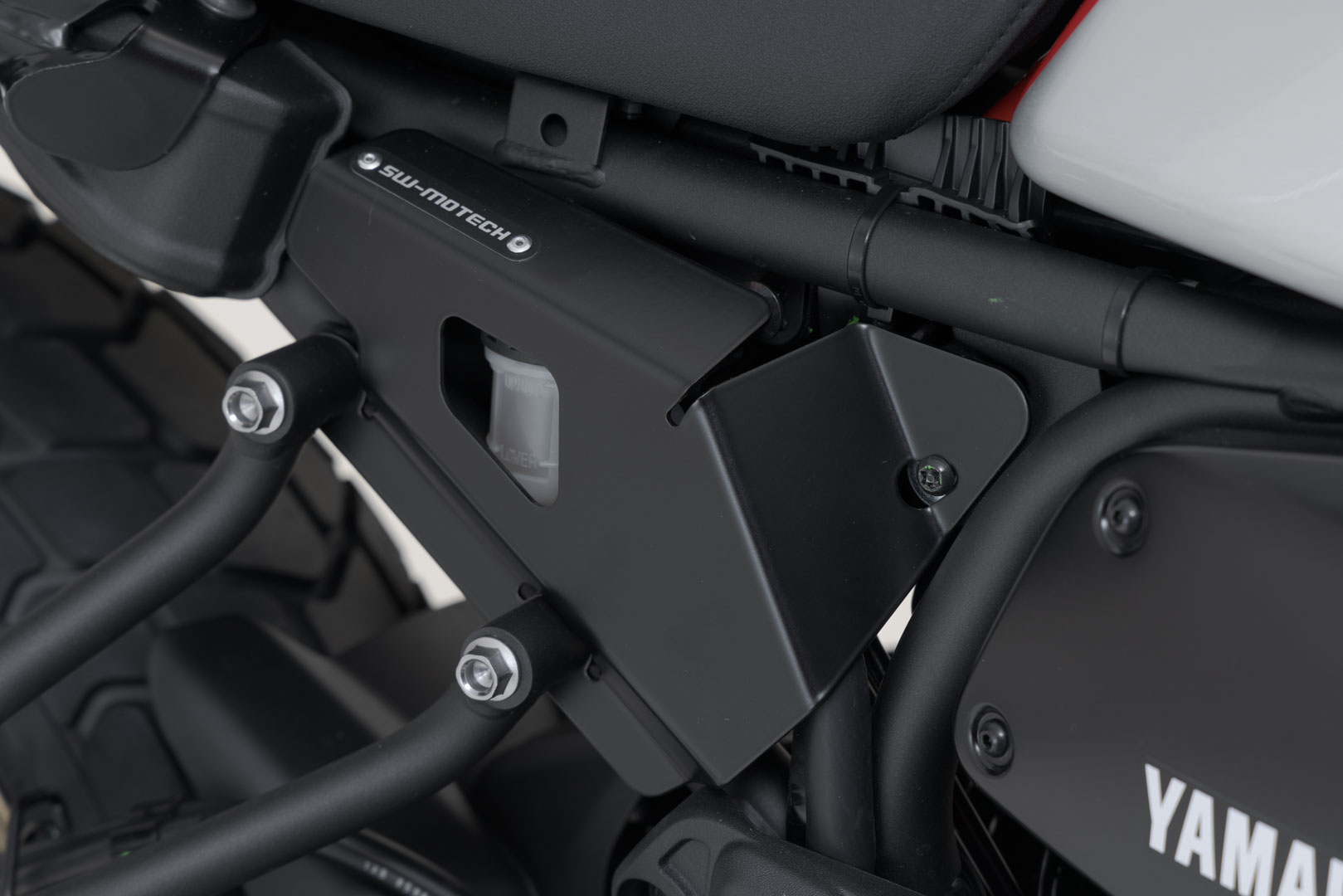 Set de protecție pentru rezervor de lichid de frână SW-Motech - Negru. Yamaha XSR700 (15-) / XT (19-) L+R. Figura 3